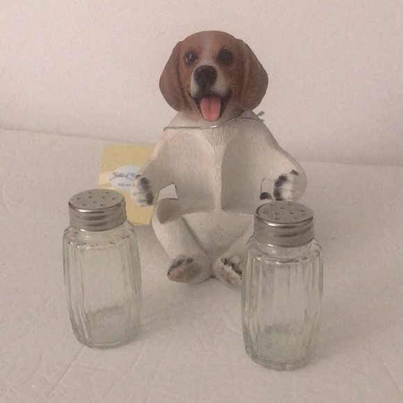 Beagle Dog Holding Salt and Pepper Shakers - Picture 2 of 5